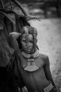 Himba M&auml;dchen / girl (S&uuml;d Angola - south of Angola) b&amp;w122